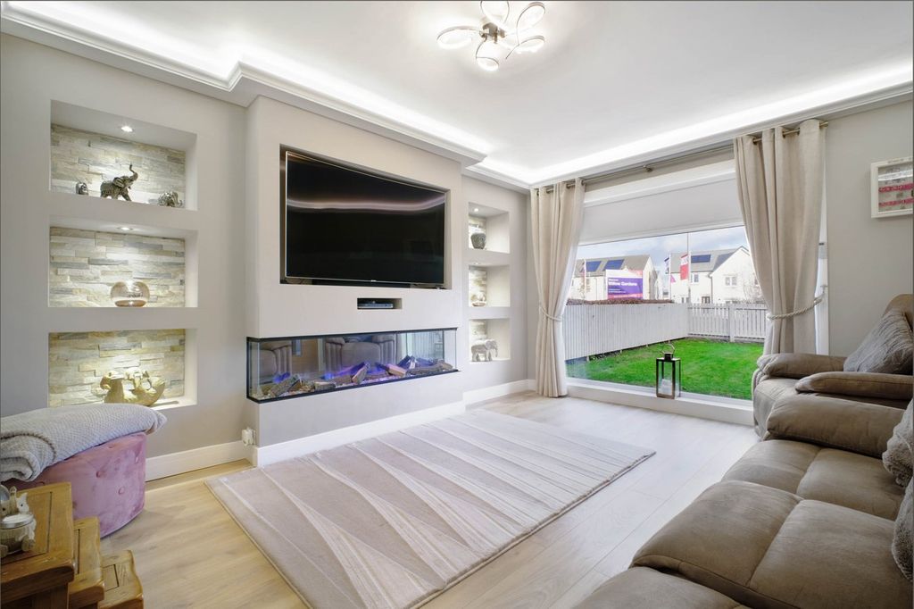 Property photo 3 of 23