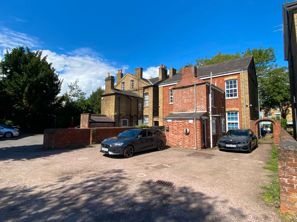 Property photo 2 of 8