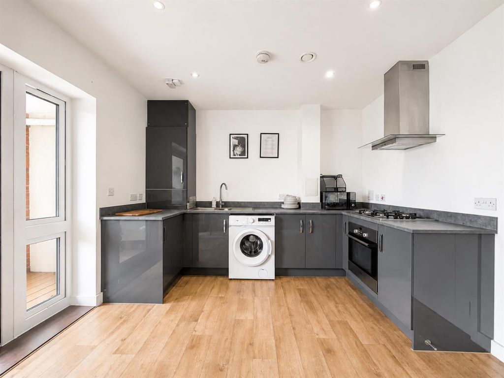 Property photo 1 of 10 Kitchen