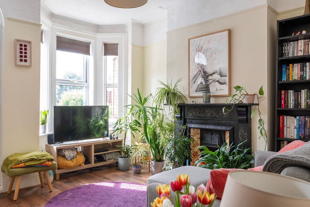 Property photo 3 of 17