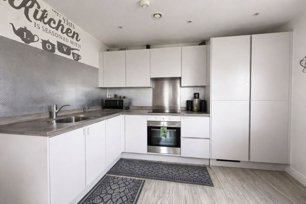 Property photo 3 of 7 Picture No. 12