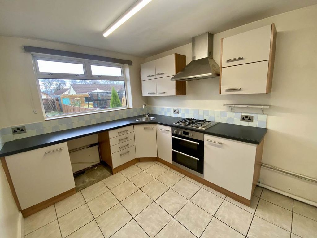 Property photo 2 of 16 Kitchen 1