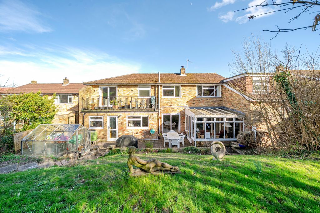 Property photo 2 of 25