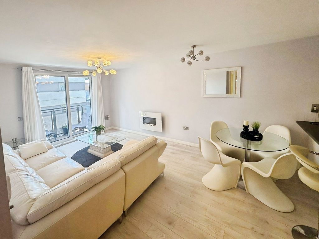 Property photo 2 of 15 Picture No. 21