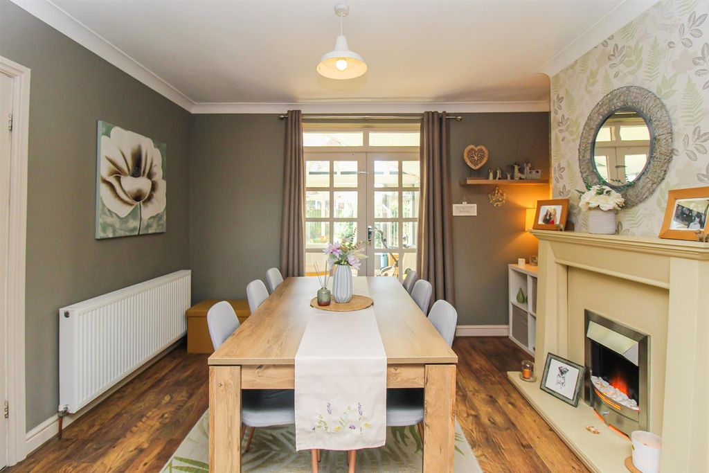 Property photo 3 of 15 Dining Room