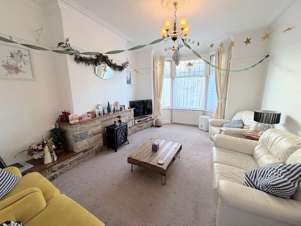 Property photo 2 of 9 Lounge