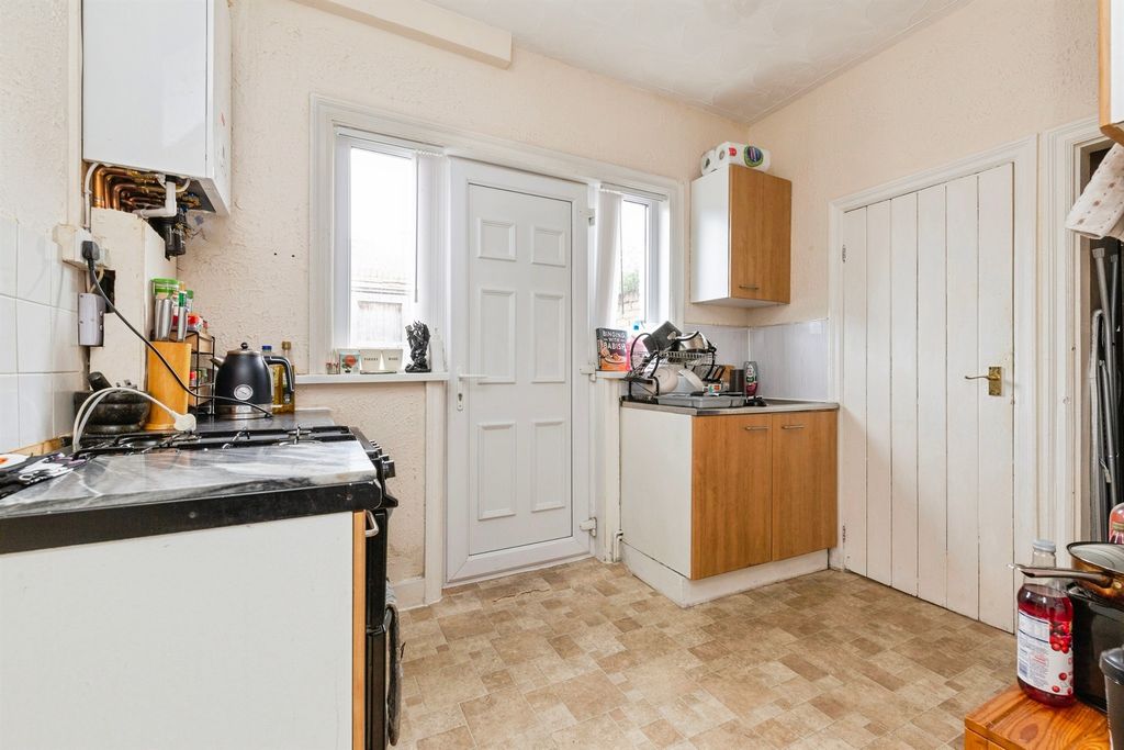 Property photo 3 of 11