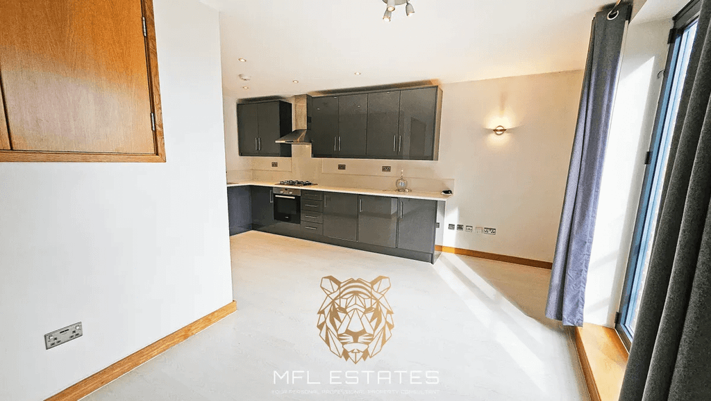 Property photo 3 of 9 Gallery