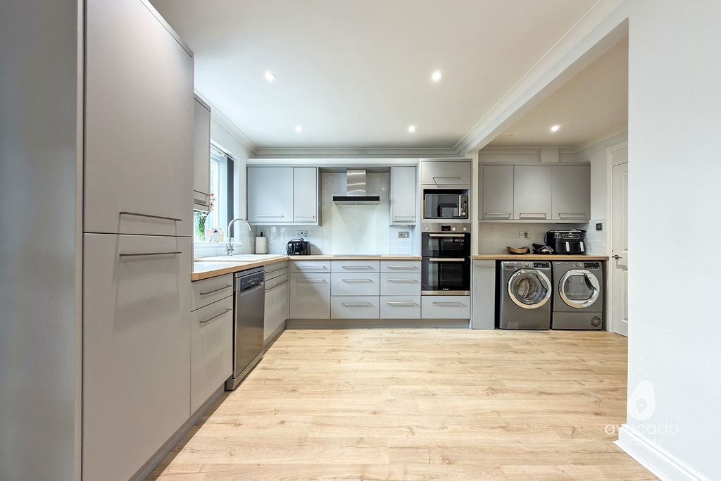 Property photo 3 of 15 5168024