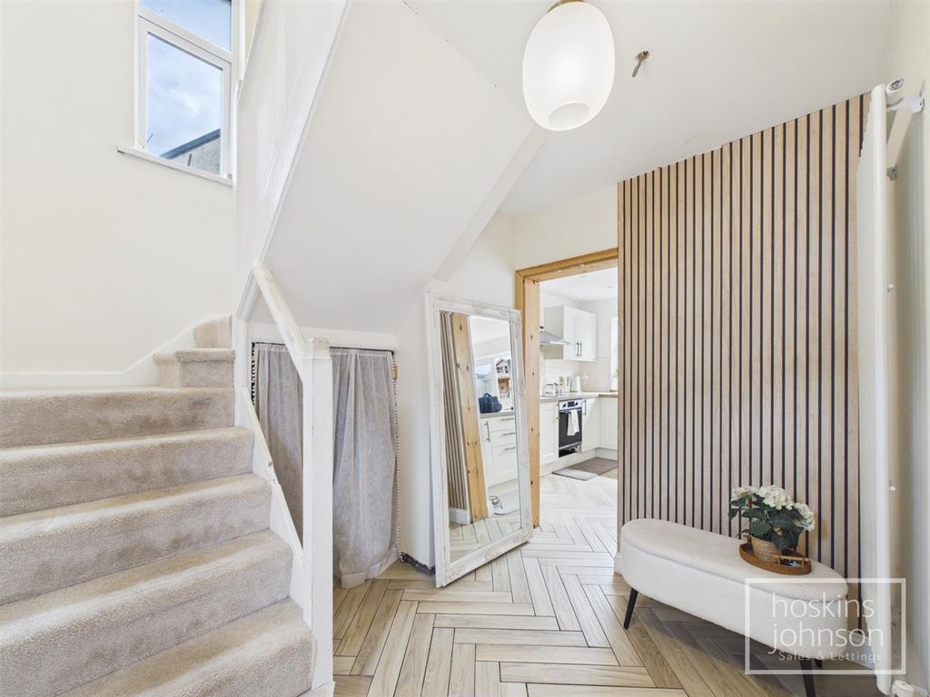 Property photo 2 of 15 Entrance Hall