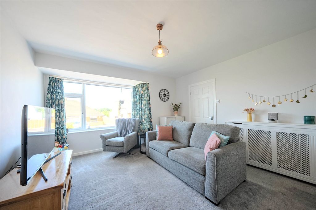 Property photo 3 of 12 Picture No. 02
