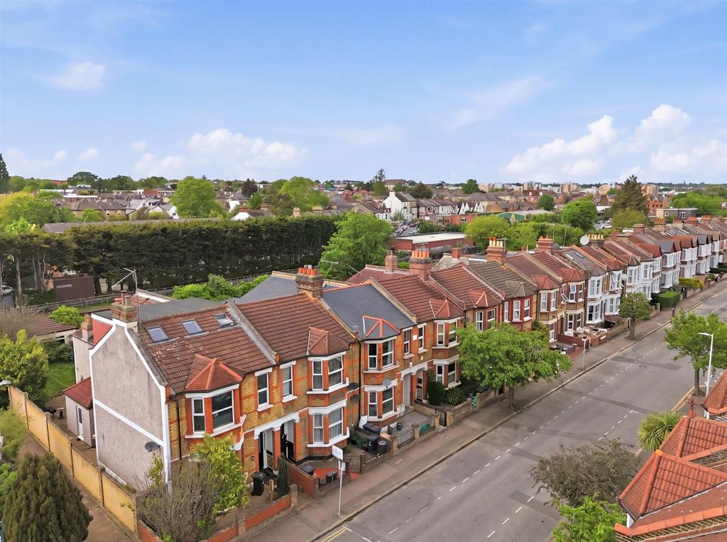 Property photo 1 of 11 5_005_Dji_20260505143137_0024_d_Reedit_Bf032271.Jp