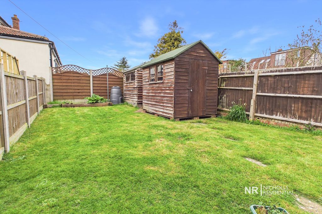 Property photo 2 of 17 Garden