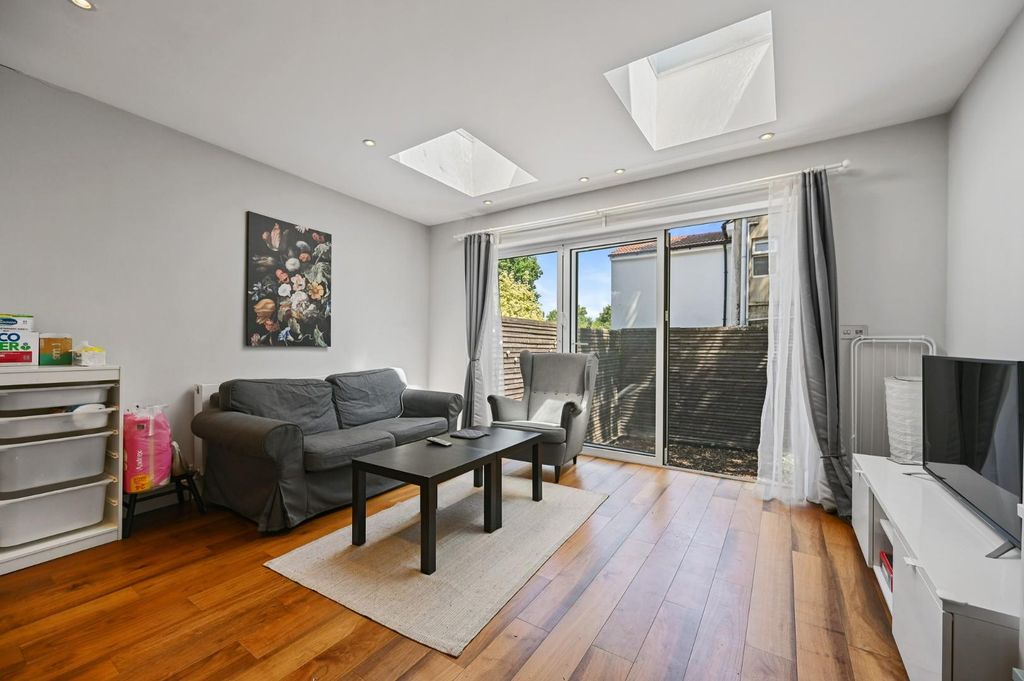 Property photo 2 of 11