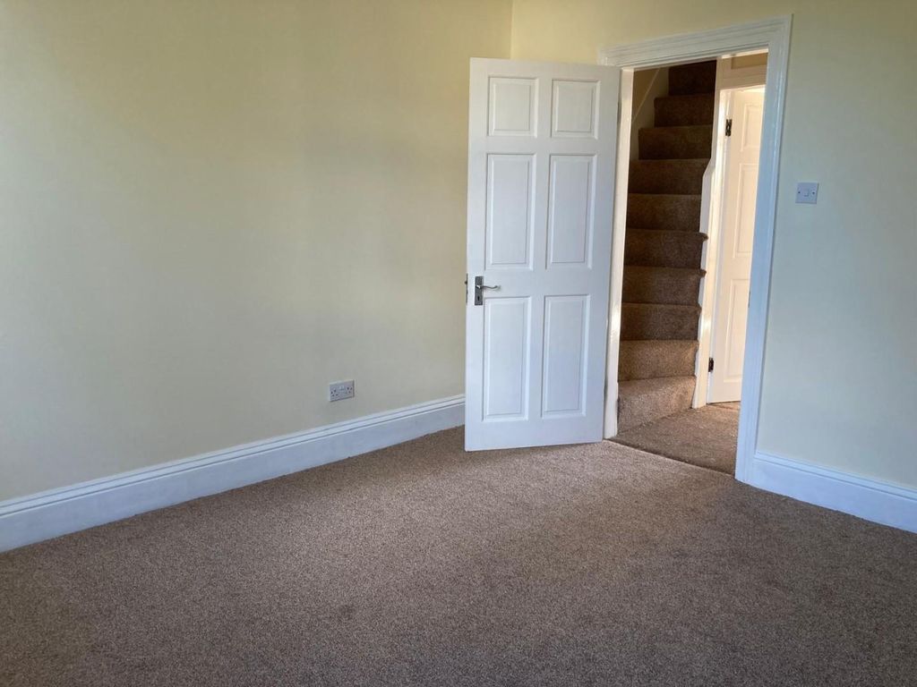 Property photo 3 of 10 Bedroom