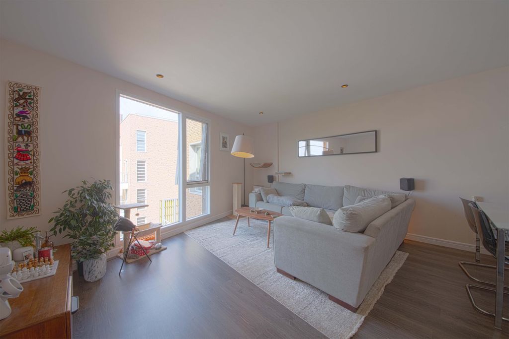 Property photo 3 of 23