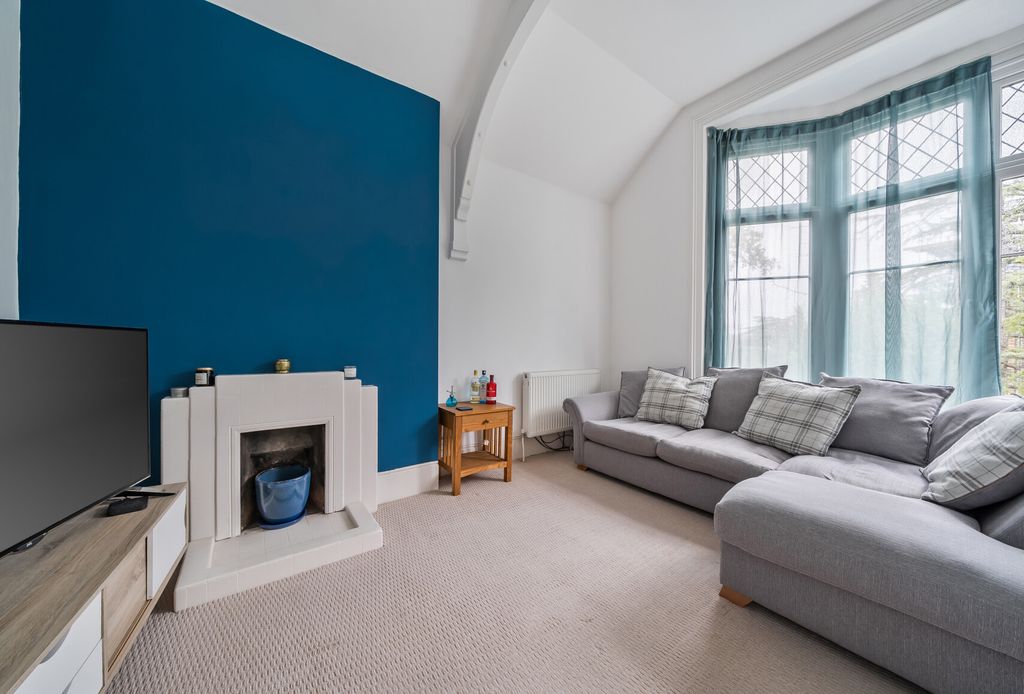 Property photo 1 of 10 1376346-12-6911Bf...