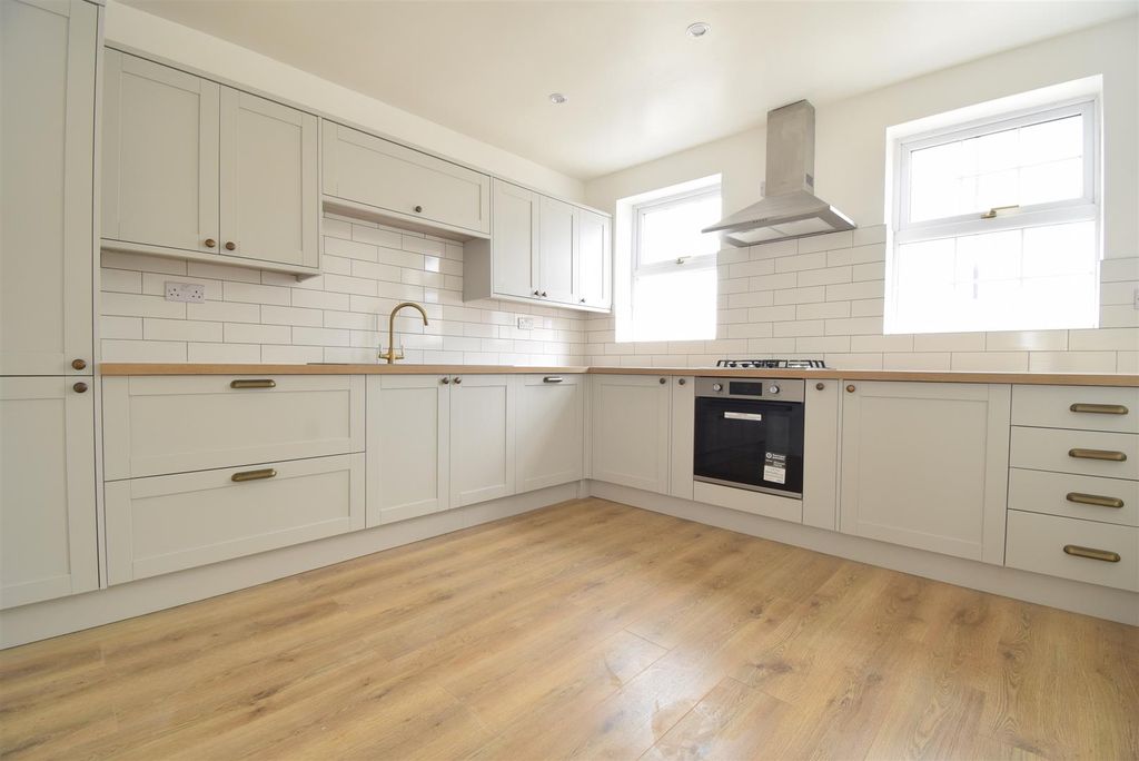 Property photo 2 of 16 Kitchen