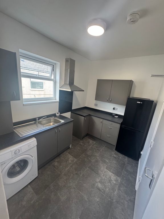 Property photo 3 of 6 Kitchen