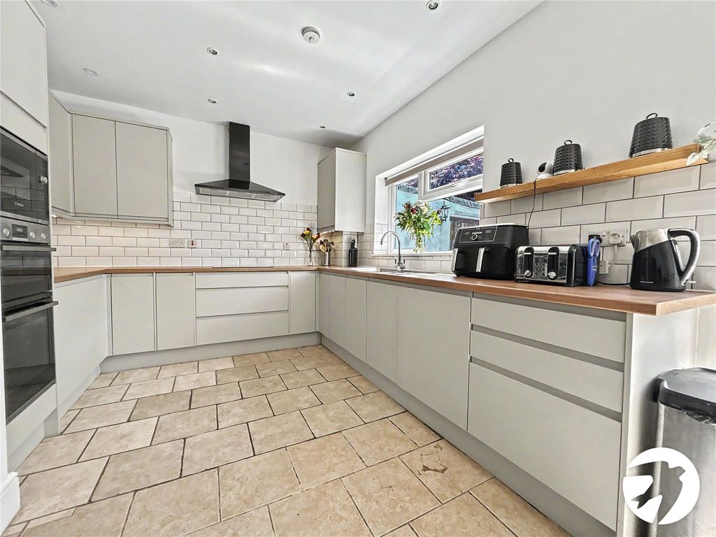 Property photo 3 of 23 Picture No. 04