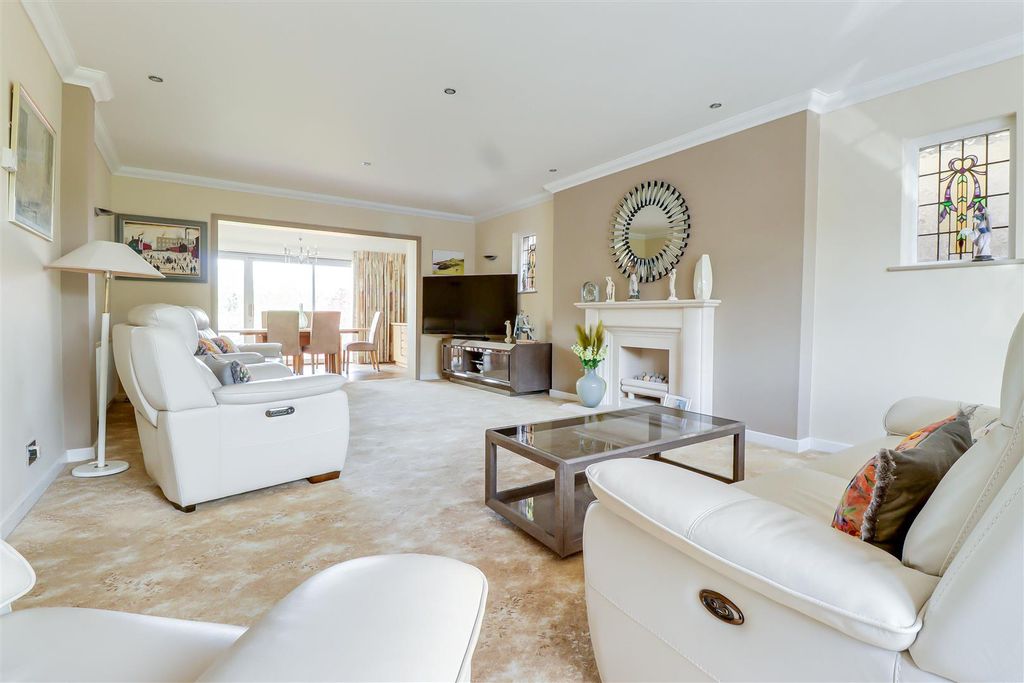 Property photo 3 of 26