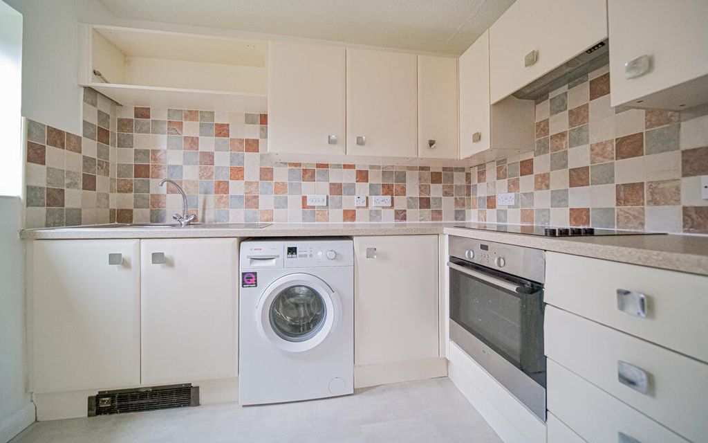 Property photo 2 of 8 Kitchen