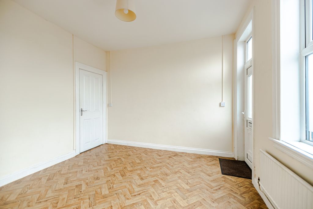 Property photo 3 of 13 Lounge2