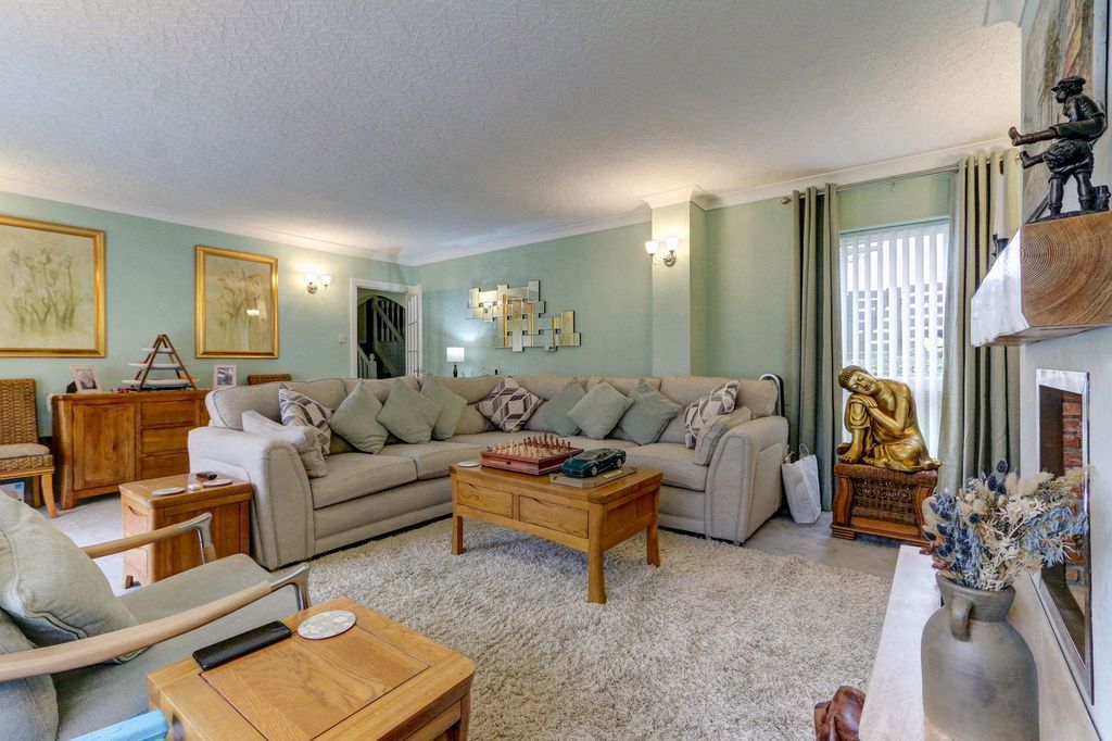 Property photo 3 of 27