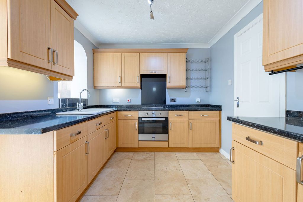 Property photo 3 of 23