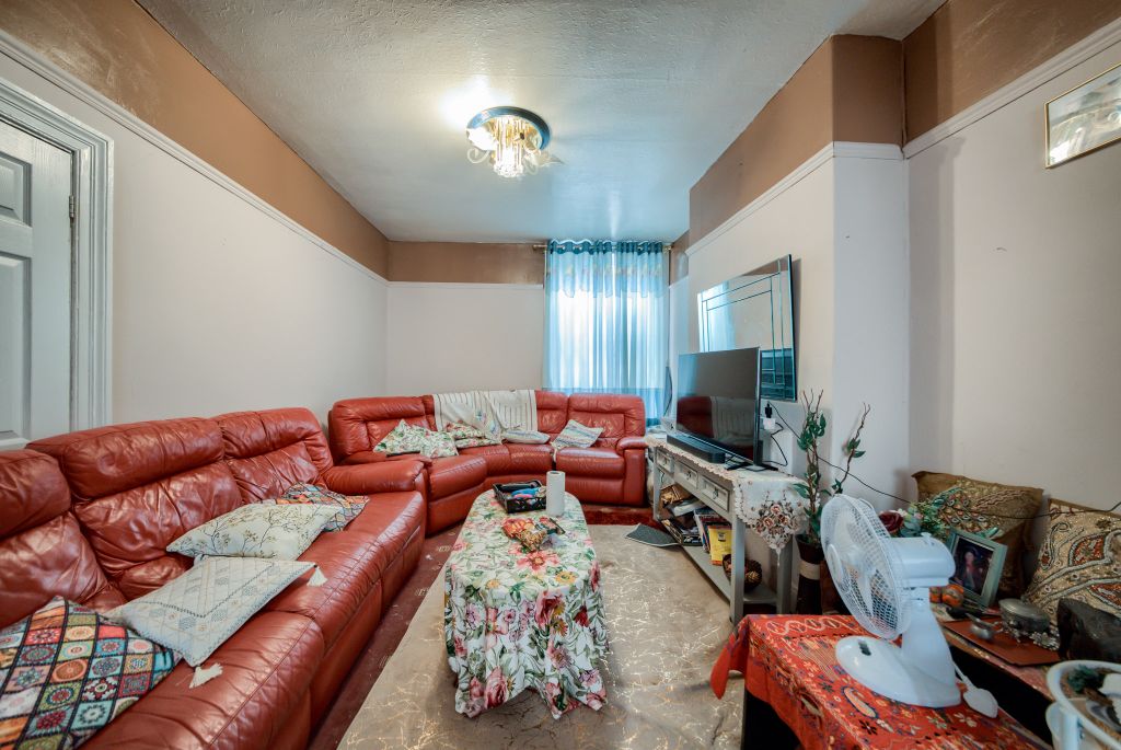 Property photo 3 of 11