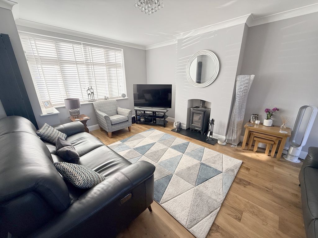 Property photo 2 of 23 Lounge