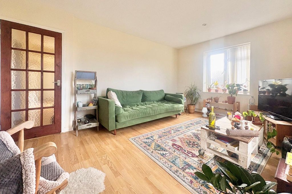 Property photo 2 of 9 Picture No. 18