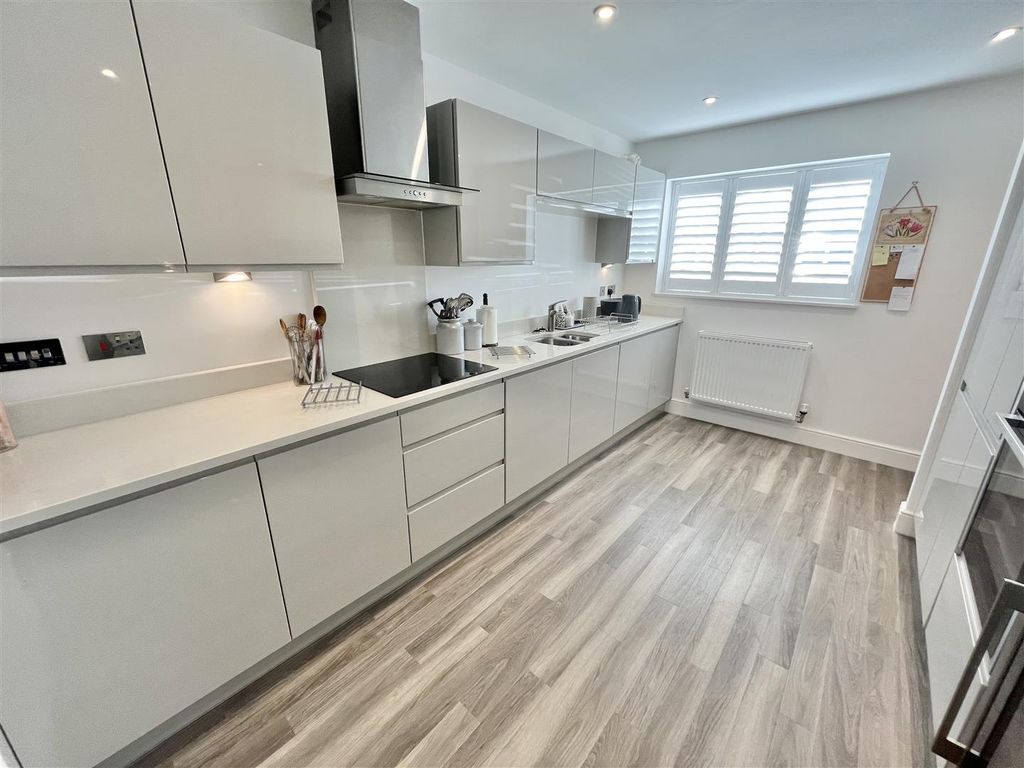 Property photo 3 of 24