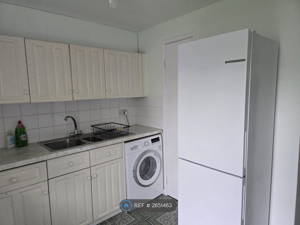 Property photo 3 of 9 Kitchen