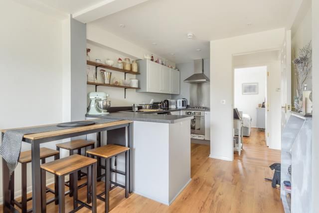 Property photo 3 of 10 Kitchen