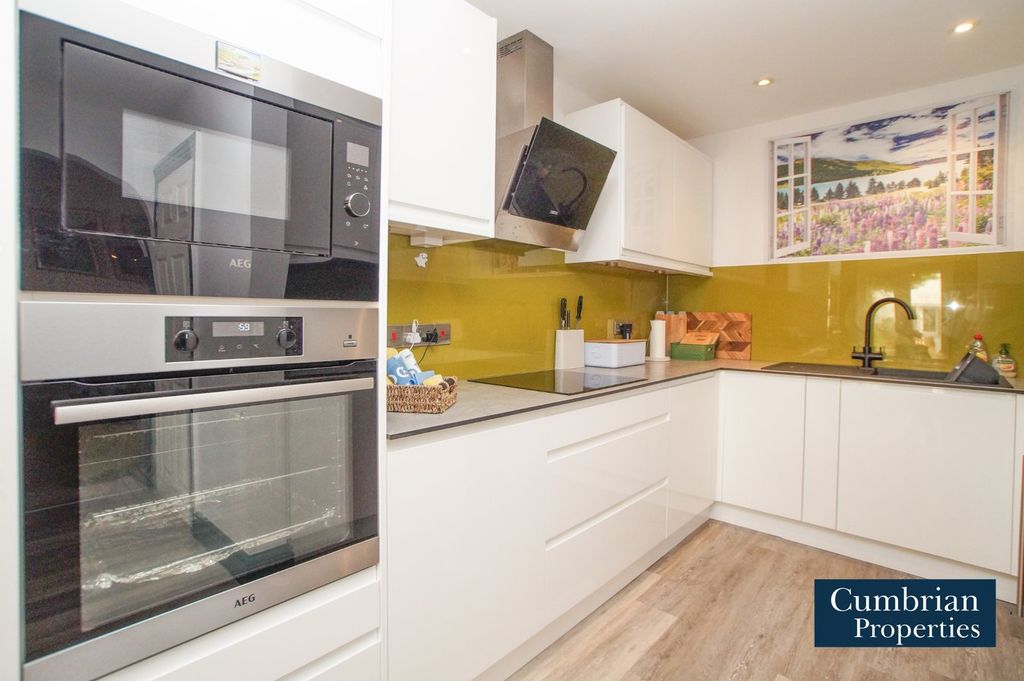 Property photo 2 of 17 Dining Kitchen