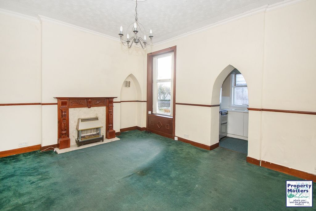 Property photo 3 of 11 Lounge