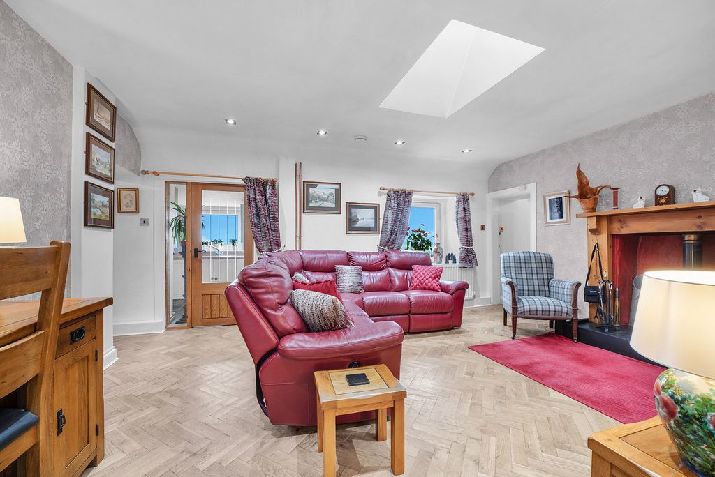Property photo 2 of 30