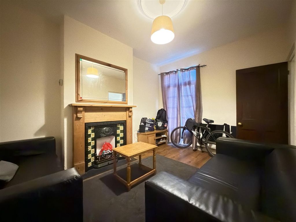 Property photo 2 of 7 Sitting Room