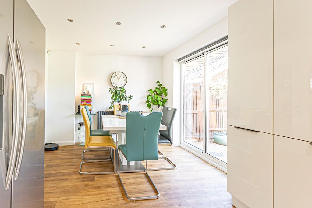 Property photo 2 of 21