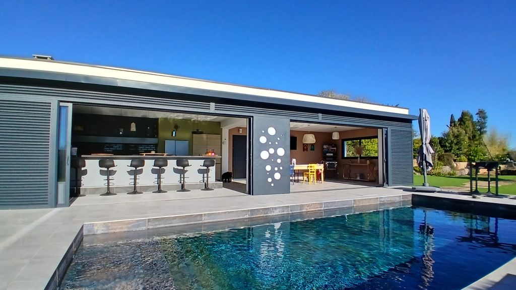 Property photo 2 of 31