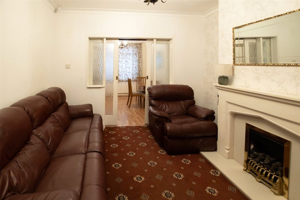 Property photo 2 of 18 Picture No. 11