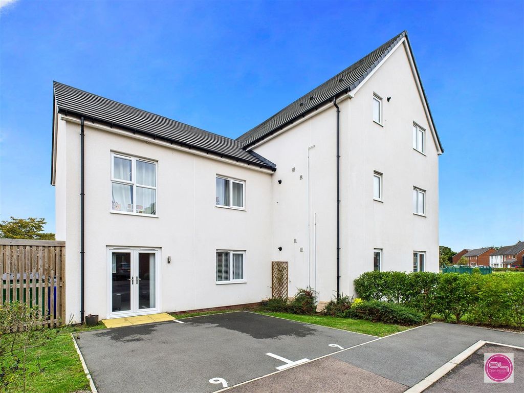 Property photo 2 of 20 Starling Close, Branston (2).Jpg