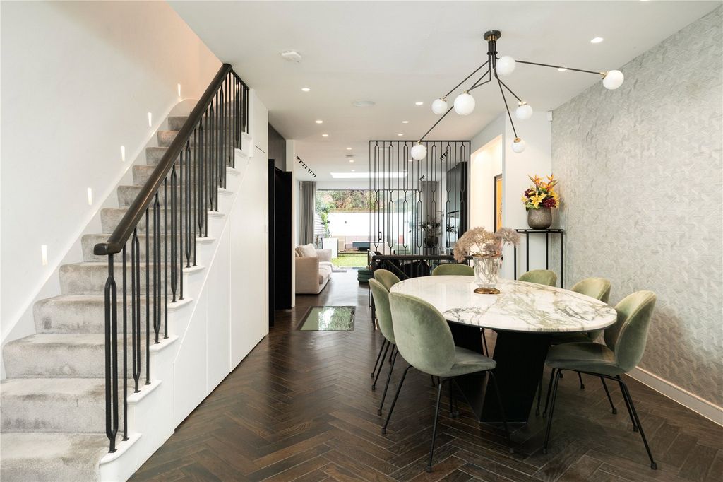 Property photo 2 of 13 Entrance