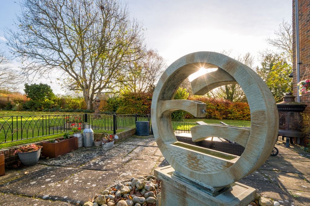 Property photo 2 of 33