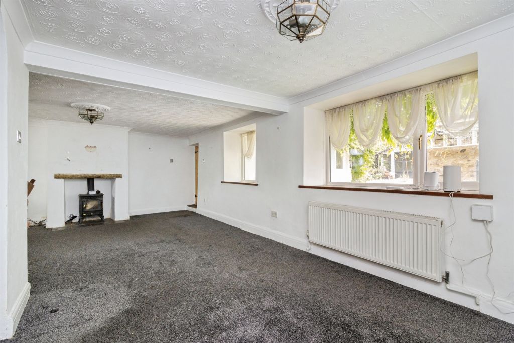 Property photo 3 of 32