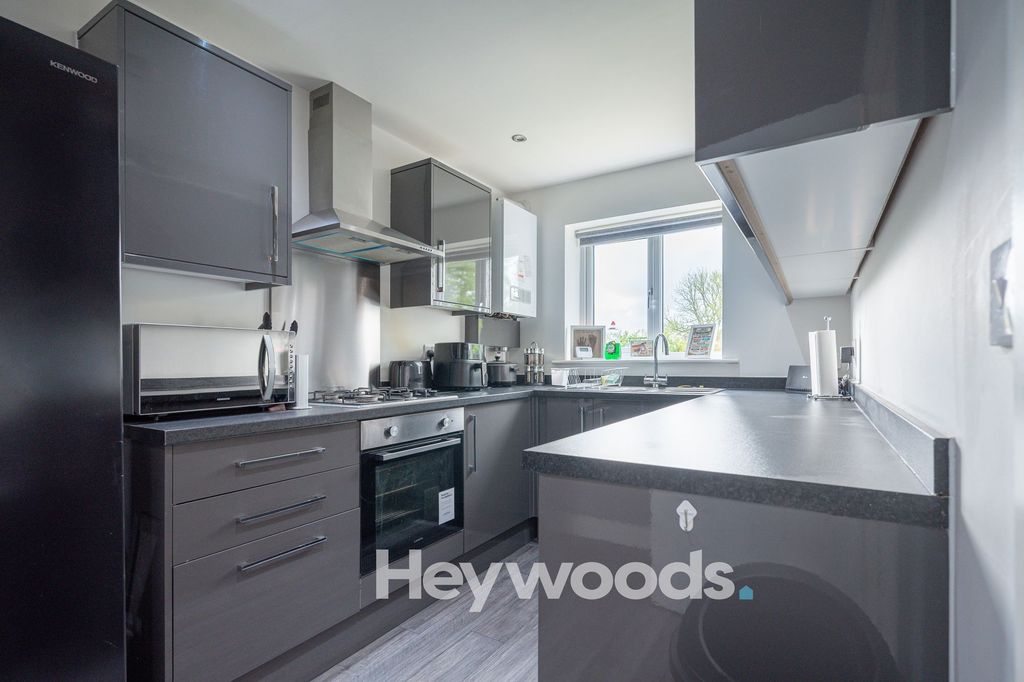 Property photo 2 of 18