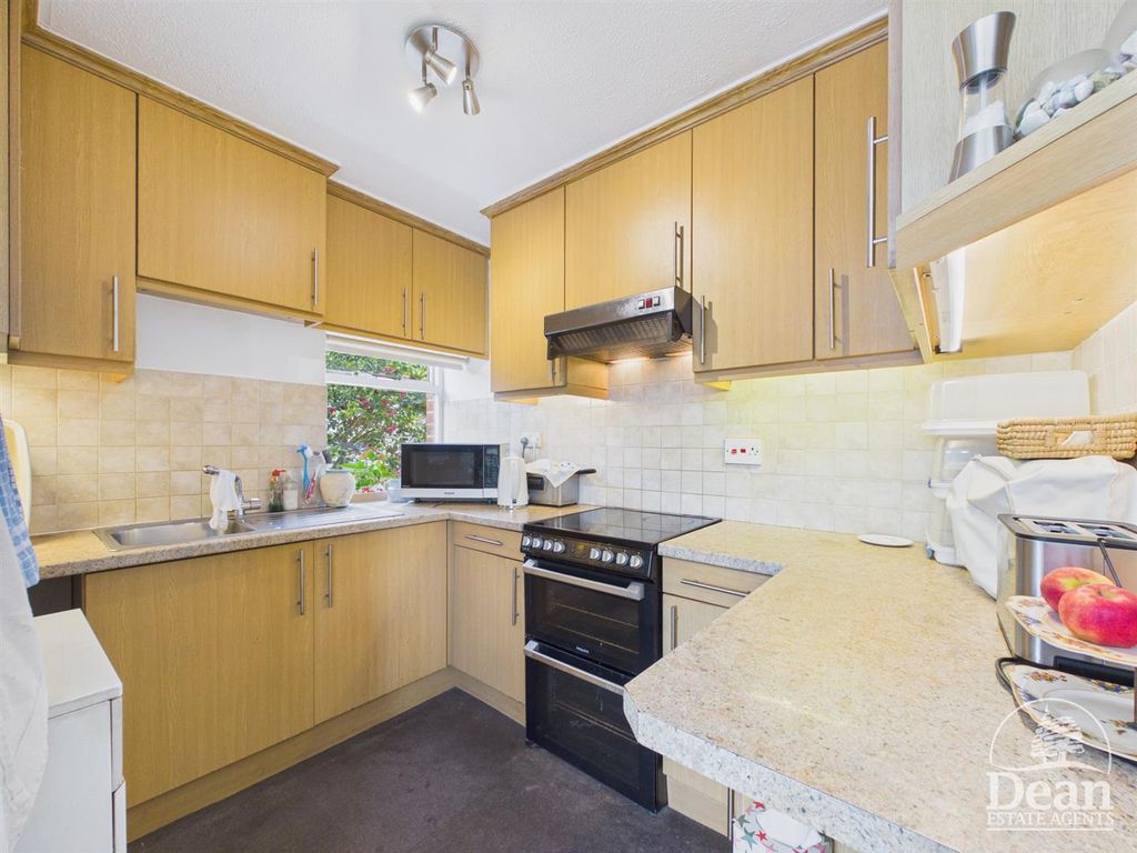 Property photo 3 of 28