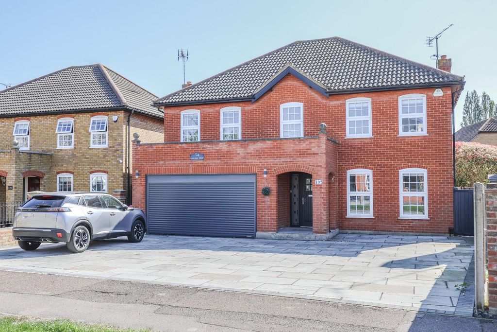 Property photo 1 of 32