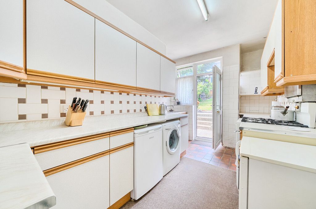 Property photo 3 of 14 Kitchen